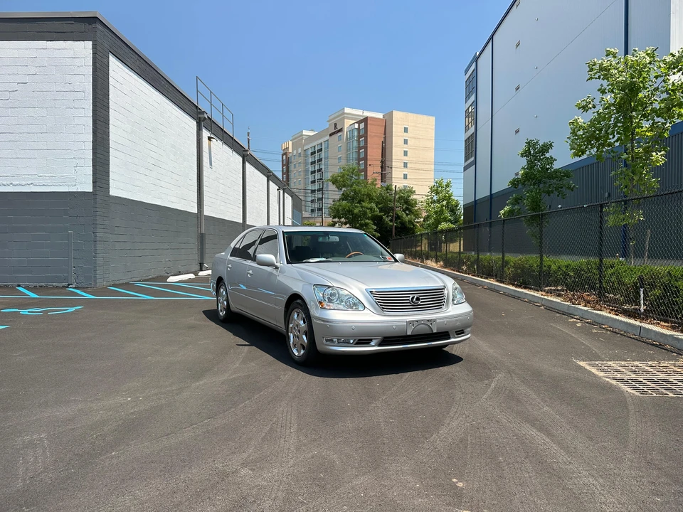 2005 Lexus LS 3rd Gen - Image 13 of 31