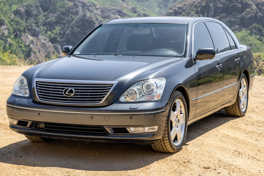 2005 Lexus LS 3rd Gen - Image 9 of 31