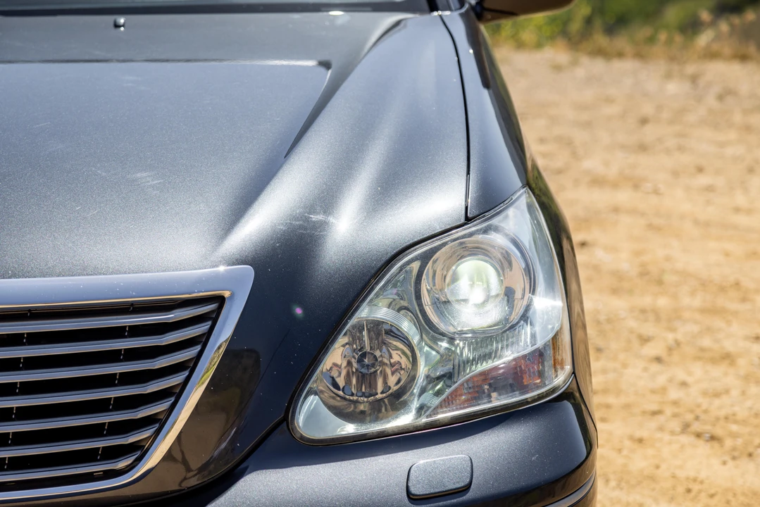 2005 Lexus LS 3rd Gen - Image 21 of 31