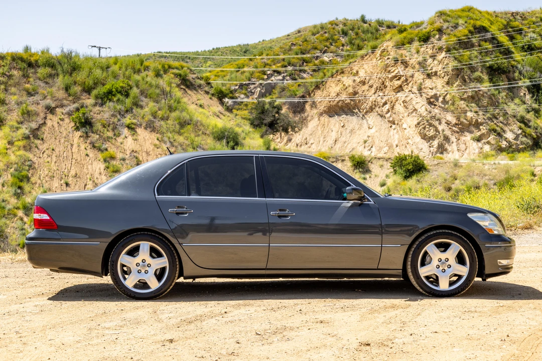 2005 Lexus LS 3rd Gen - Image 17 of 31