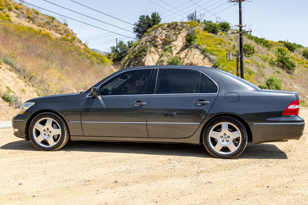2005 Lexus LS 3rd Gen - Image 13 of 31