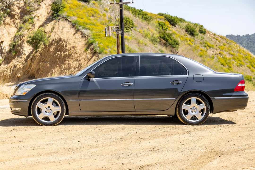 2005 Lexus LS 3rd Gen - Image 12 of 31