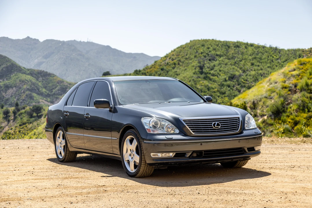 2005 Lexus LS 3rd Gen - Image 19 of 31