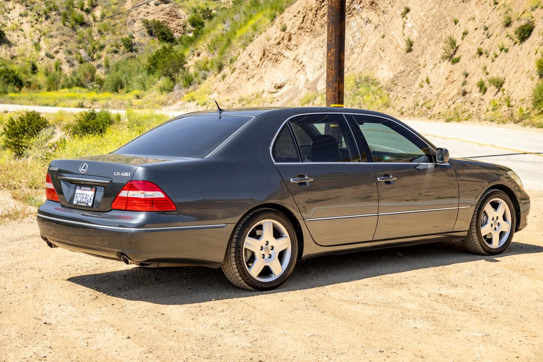 2005 Lexus LS 3rd Gen - Image 15 of 31