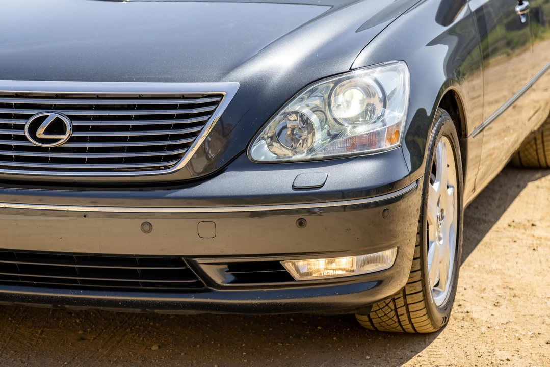 2005 Lexus LS 3rd Gen - Image 20 of 31