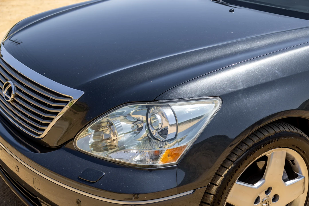 2005 Lexus LS 3rd Gen - Image 24 of 31
