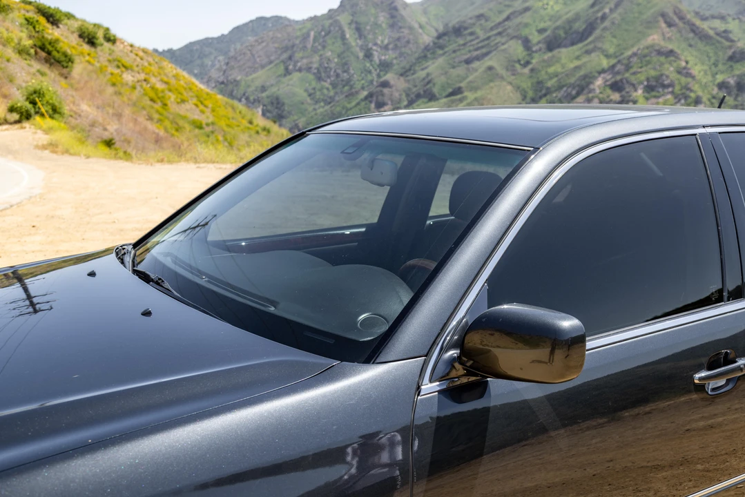 2005 Lexus LS 3rd Gen - Image 25 of 31