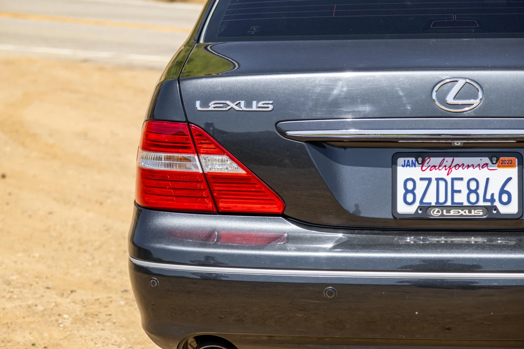 2005 Lexus LS 3rd Gen - Image 27 of 31