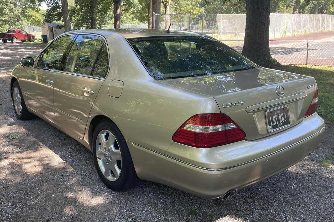 2005 Lexus LS 3rd Gen - Image 4 of 31