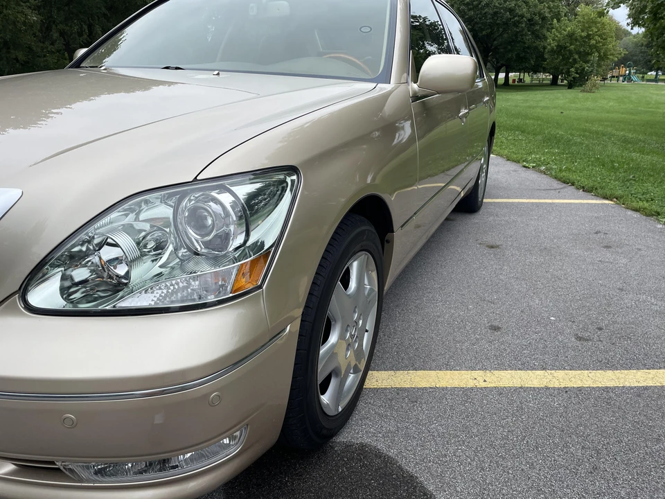 2005 Lexus LS 3rd Gen - Image 20 of 31