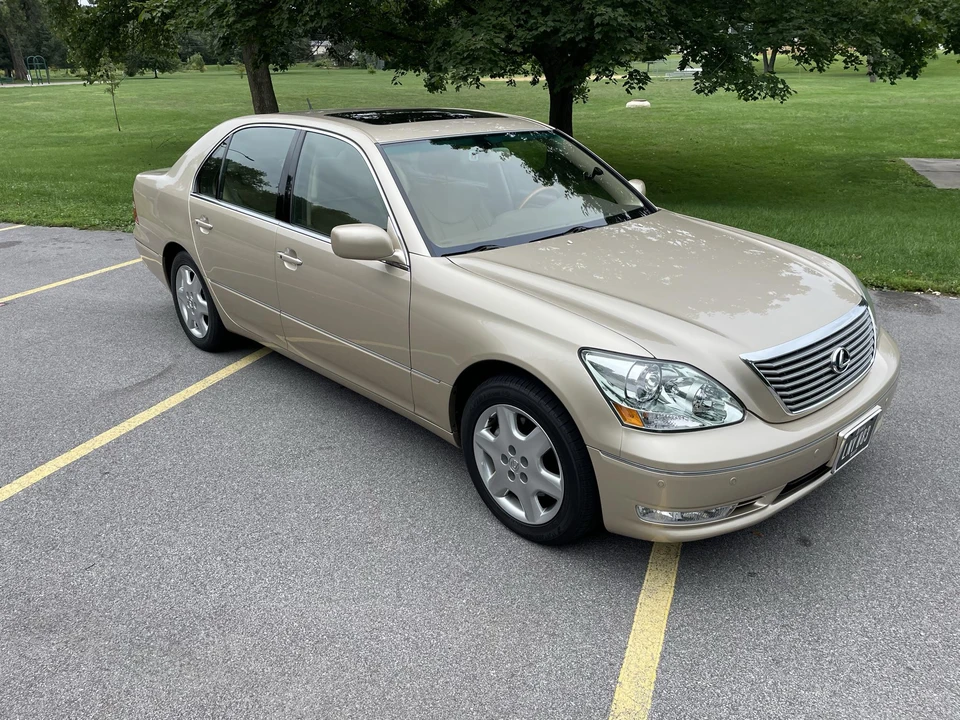 2005 Lexus LS 3rd Gen - Image 15 of 31