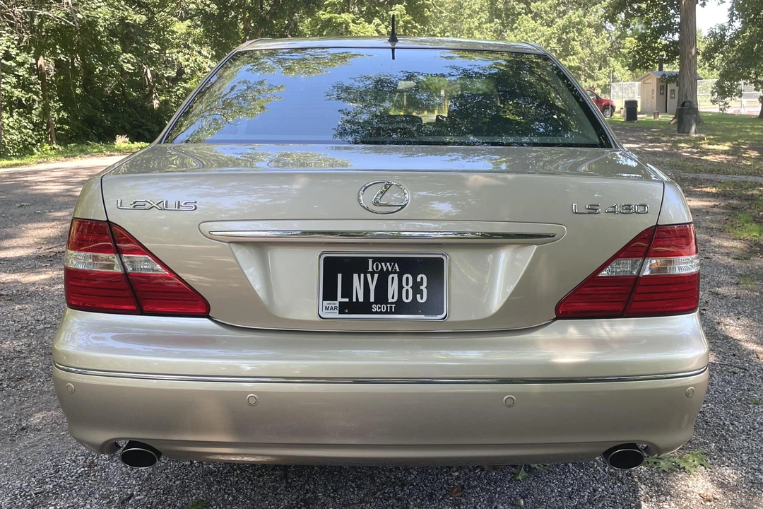 2005 Lexus LS 3rd Gen - Image 5 of 31