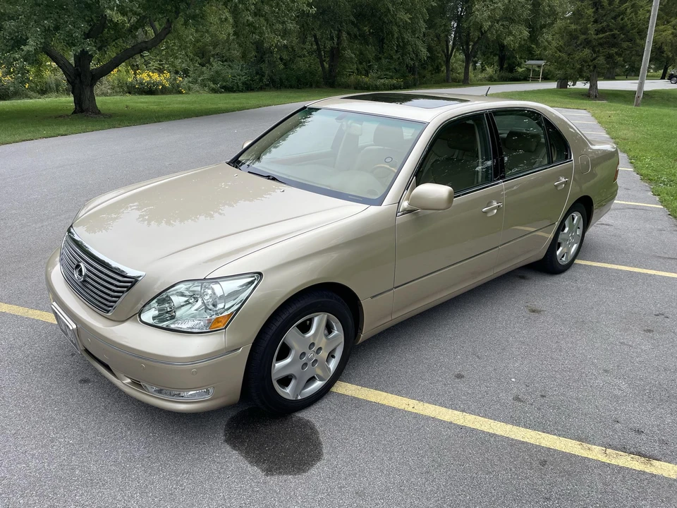 2005 Lexus LS 3rd Gen - Image 9 of 31