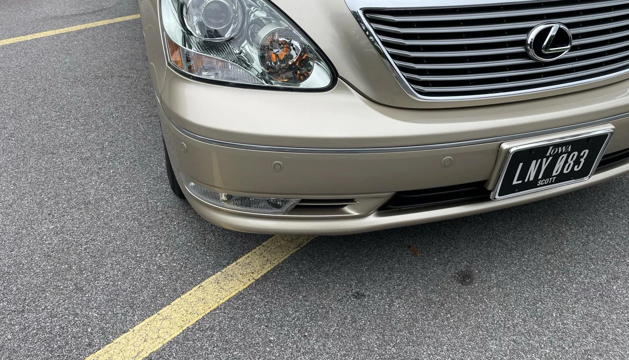 2005 Lexus LS 3rd Gen - Image 17 of 31