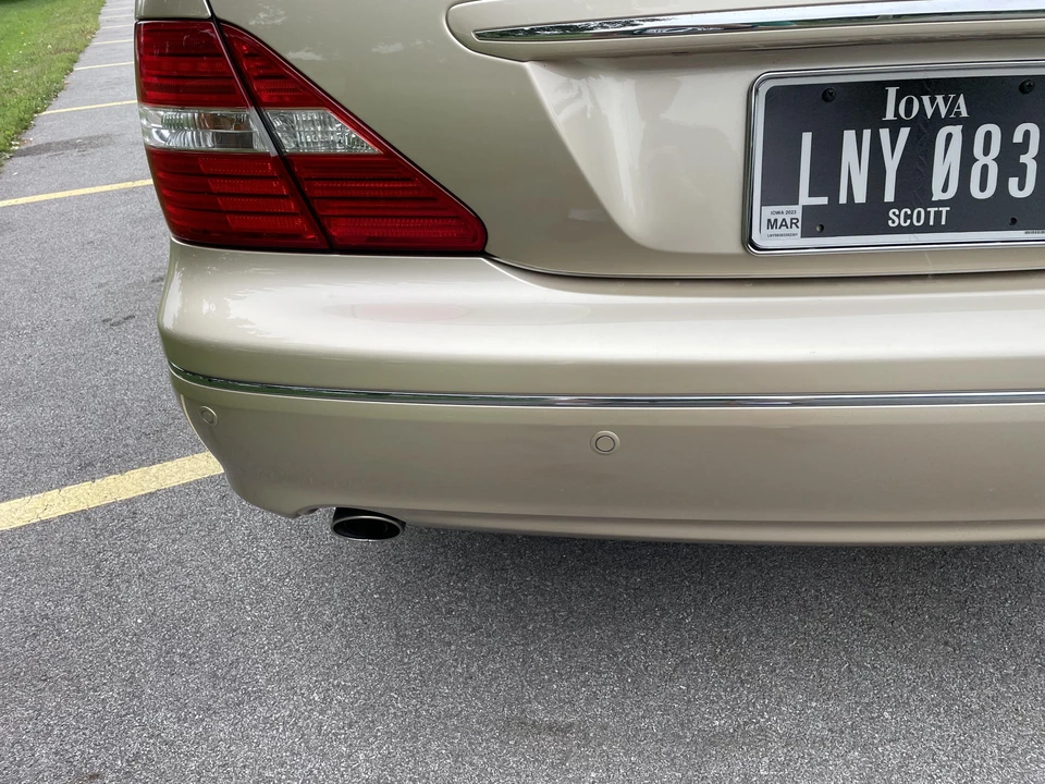 2005 Lexus LS 3rd Gen - Image 23 of 31