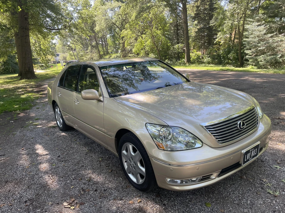 2005 Lexus LS 3rd Gen - Image 14 of 31