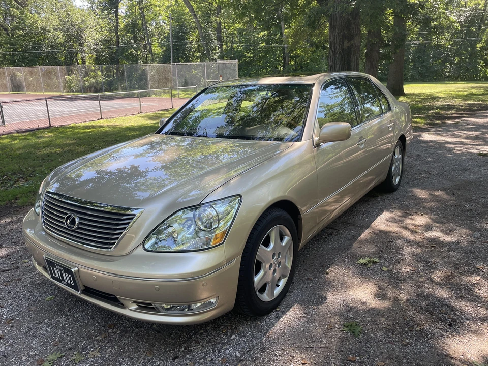 2005 Lexus LS 3rd Gen - Image 7 of 31