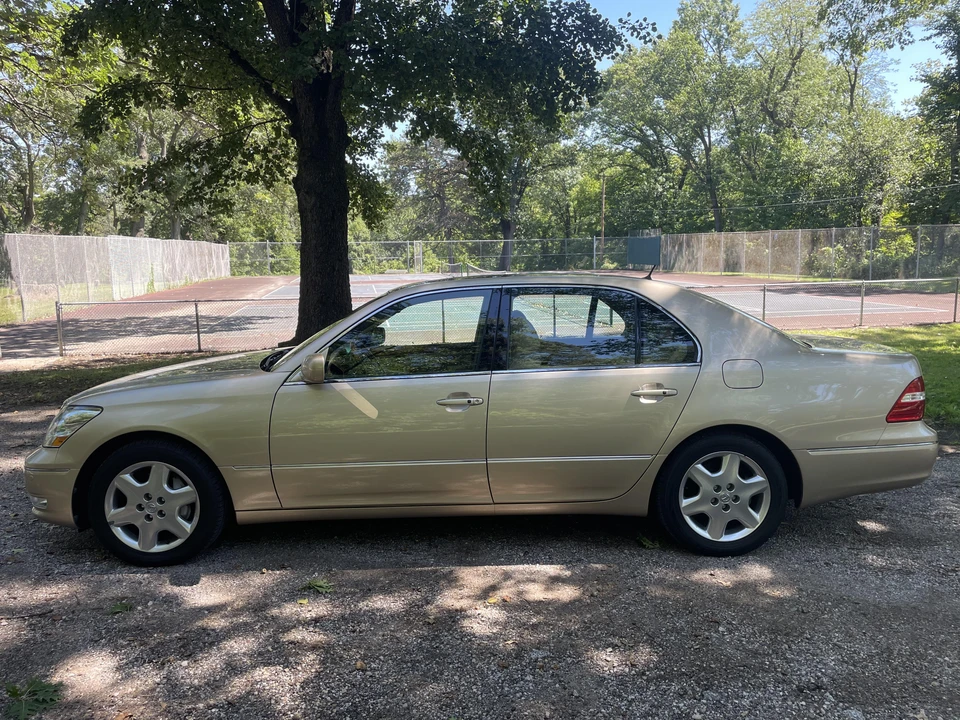2005 Lexus LS 3rd Gen - Image 10 of 31