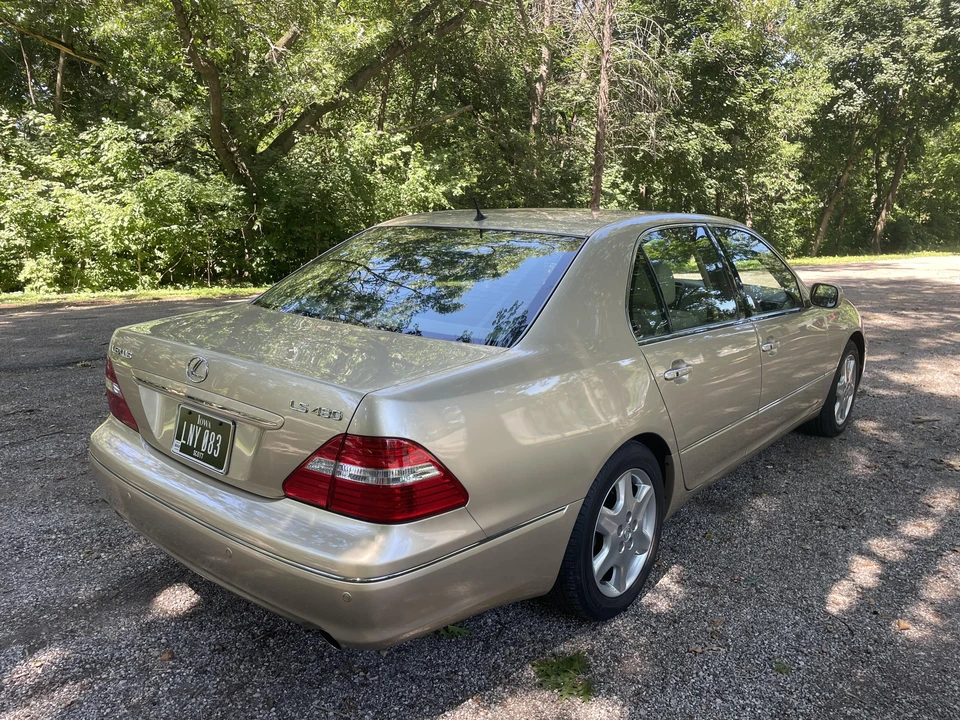2005 Lexus LS 3rd Gen - Image 12 of 31