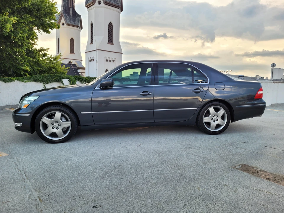 2005 Lexus LS 3rd Gen - Image 18 of 31