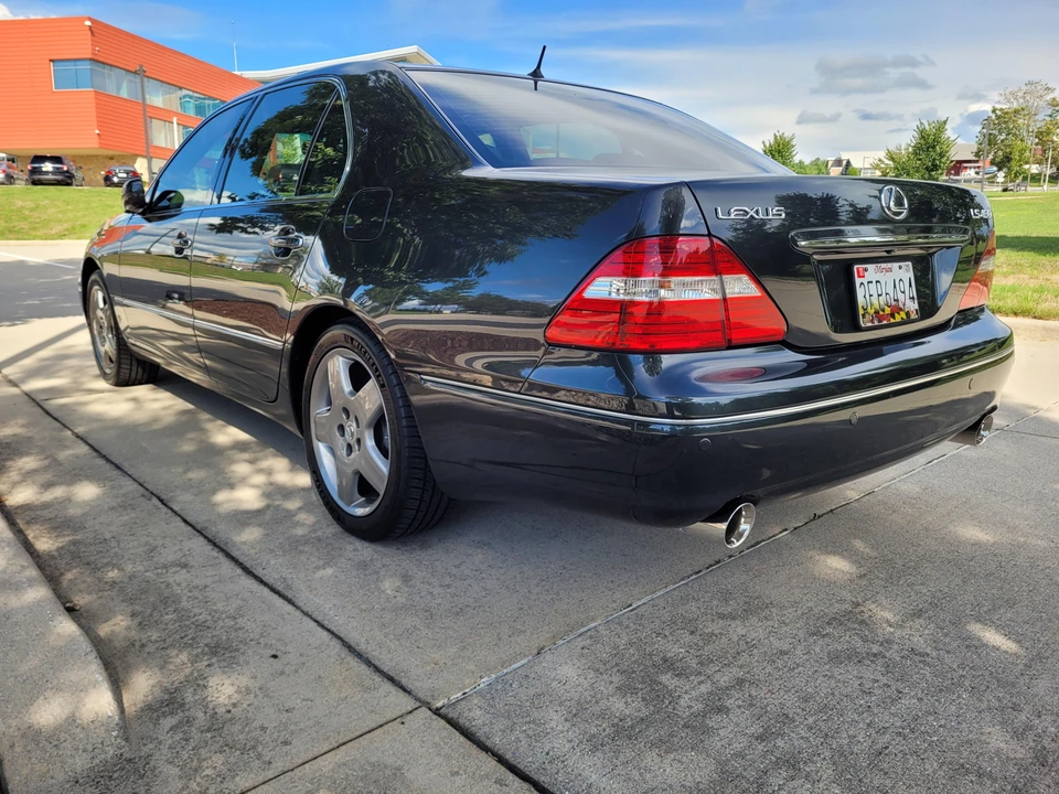 2005 Lexus LS 3rd Gen - Image 20 of 31