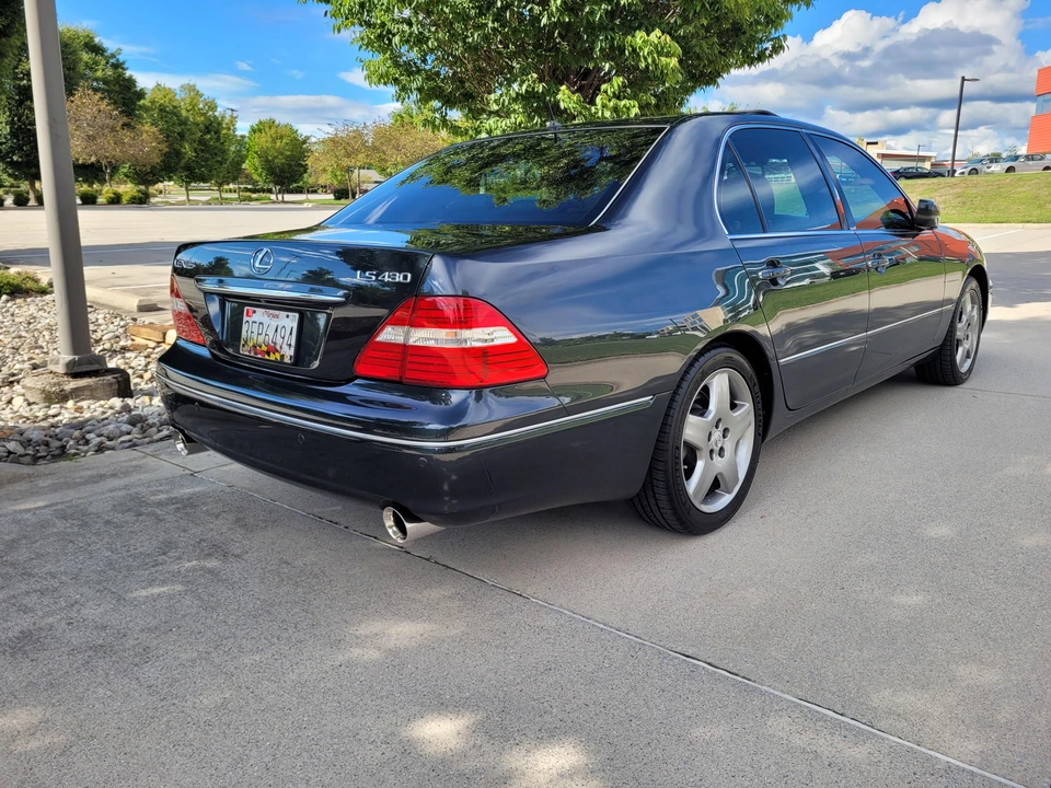 2005 Lexus LS 3rd Gen - Image 25 of 31