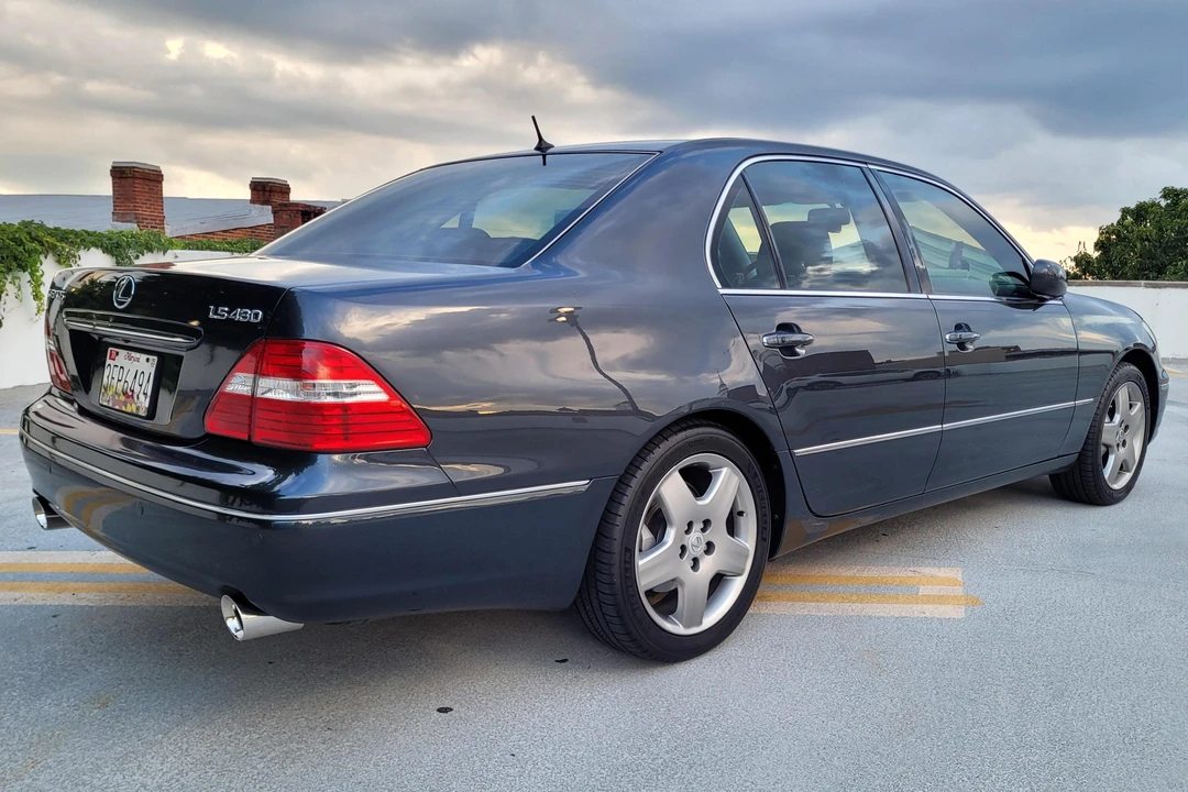 2005 Lexus LS 3rd Gen - Image 4 of 31