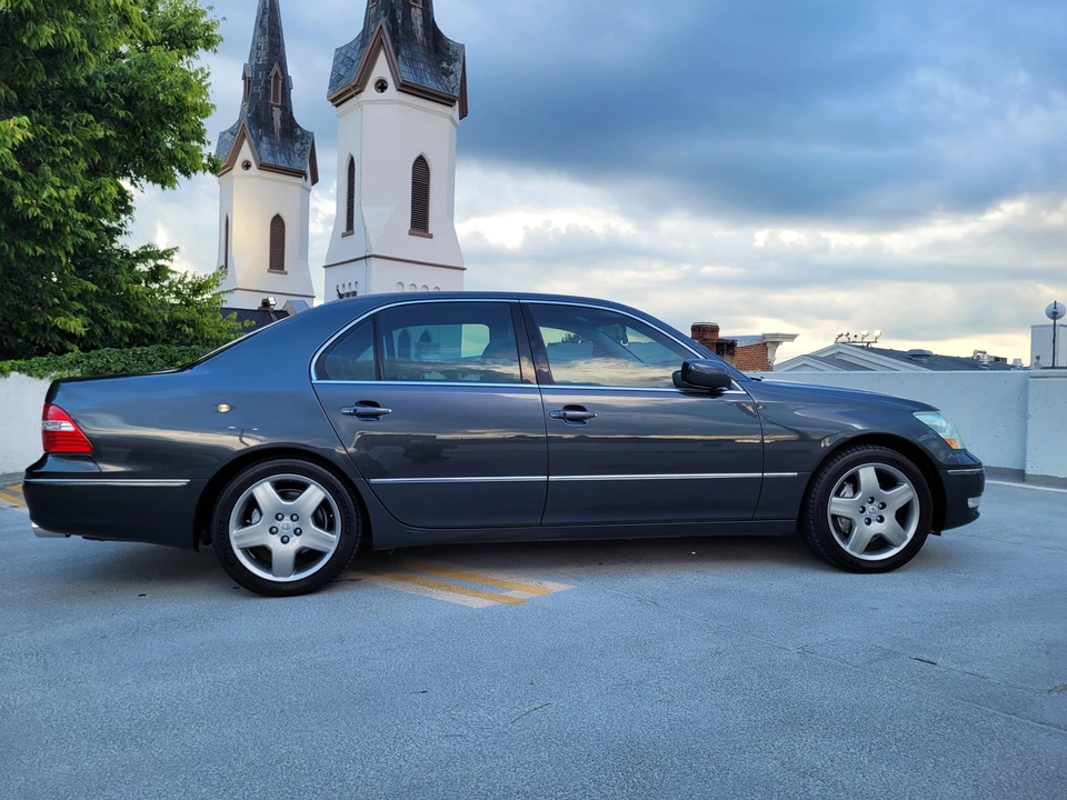 2005 Lexus LS 3rd Gen - Image 29 of 31
