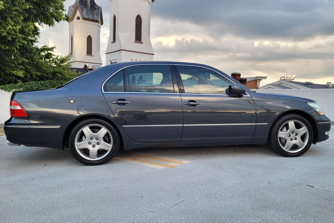 2005 Lexus LS 3rd Gen - Image 3 of 31