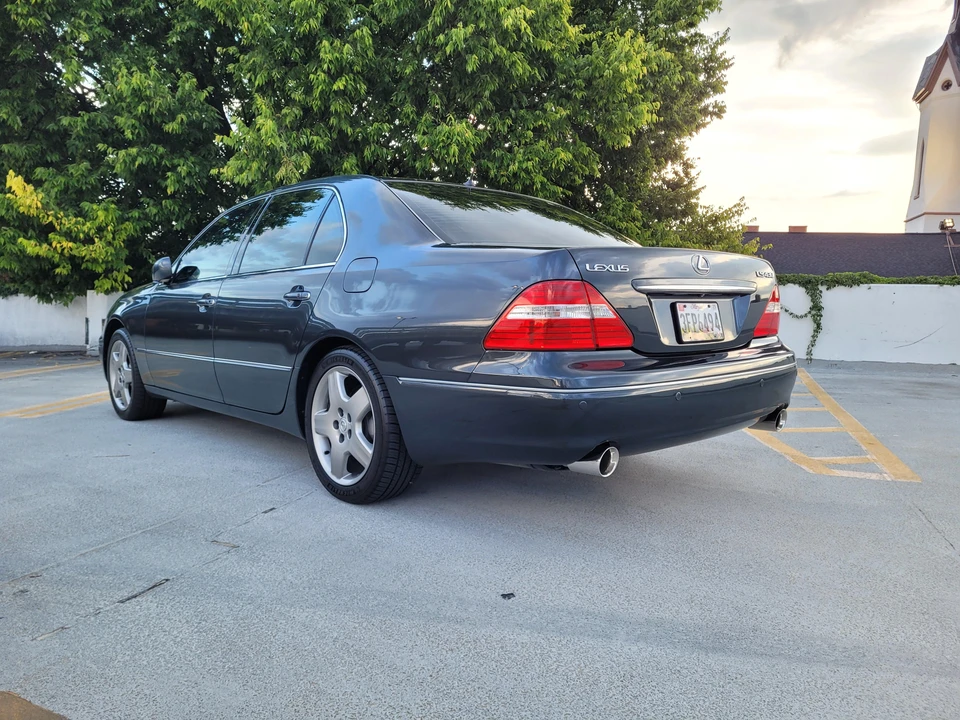 2005 Lexus LS 3rd Gen - Image 19 of 31