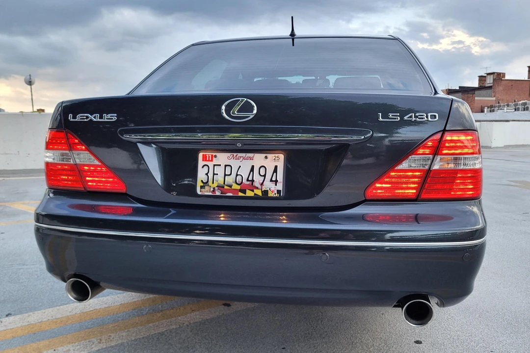 2005 Lexus LS 3rd Gen - Image 5 of 31