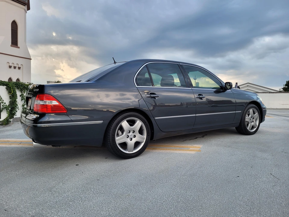 2005 Lexus LS 3rd Gen - Image 28 of 31
