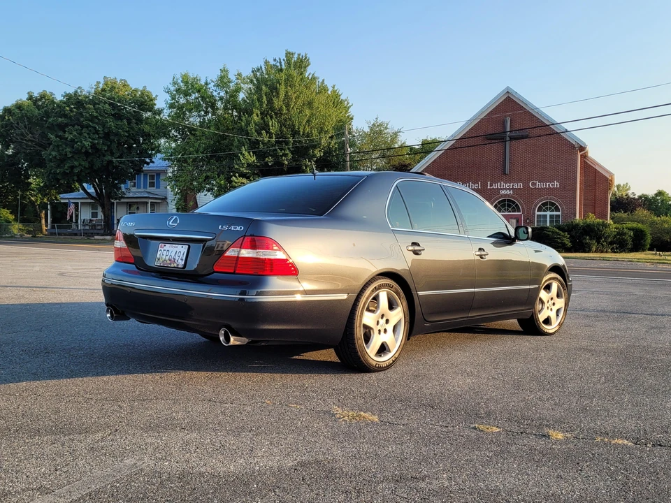 2005 Lexus LS 3rd Gen - Image 26 of 31