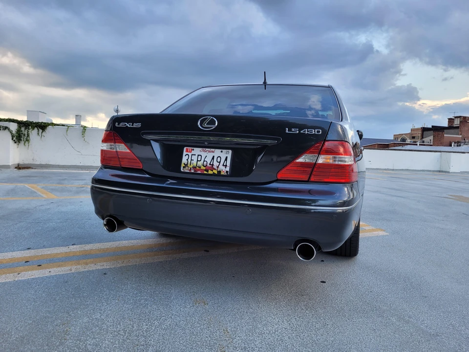 2005 Lexus LS 3rd Gen - Image 24 of 31