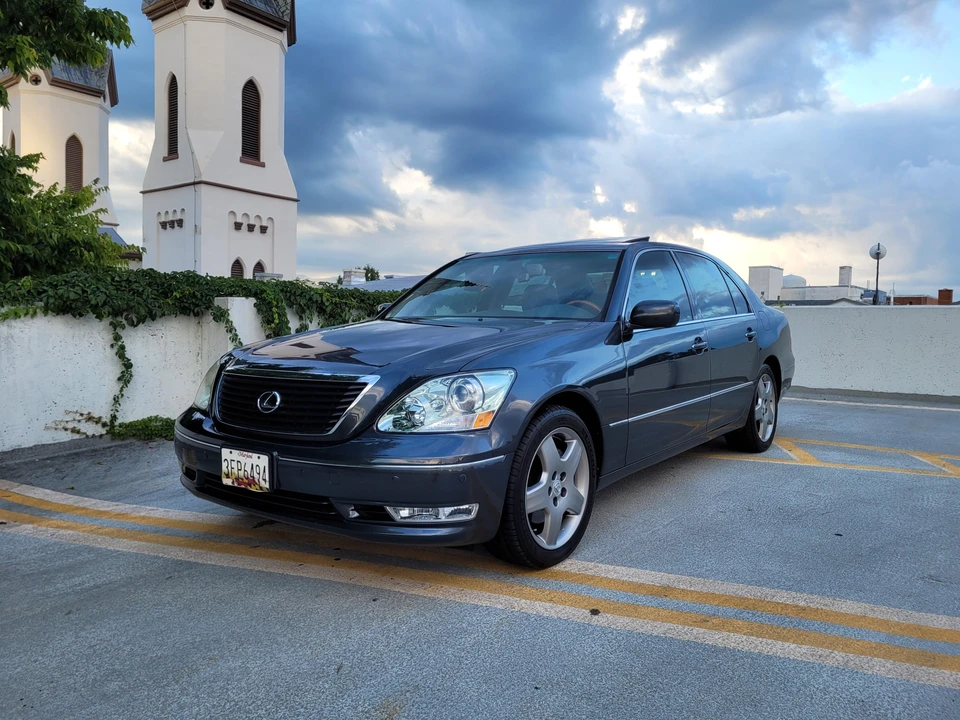 2005 Lexus LS 3rd Gen - Image 13 of 31