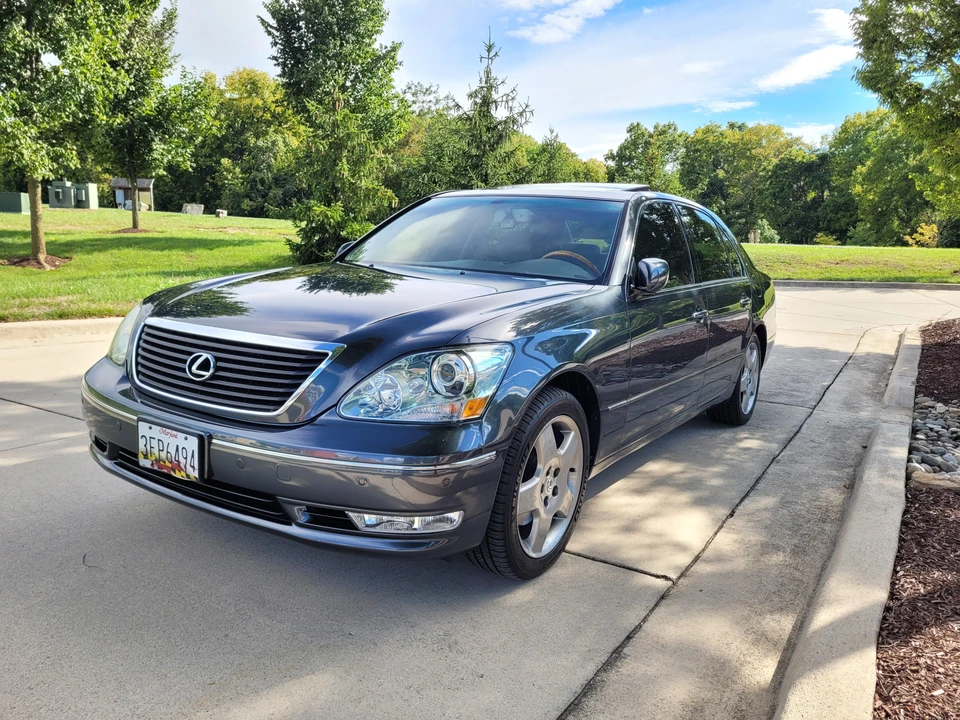 2005 Lexus LS 3rd Gen - Image 10 of 31