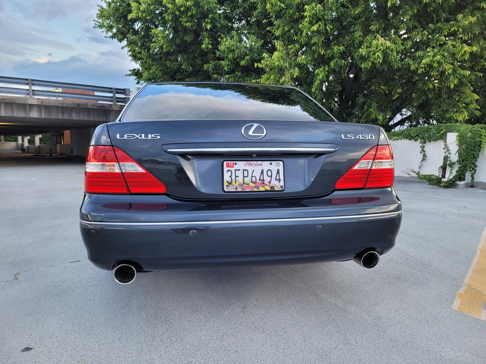 2005 Lexus LS 3rd Gen - Image 23 of 31
