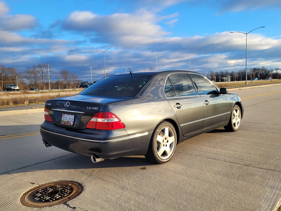 2005 Lexus LS 3rd Gen - Image 27 of 31