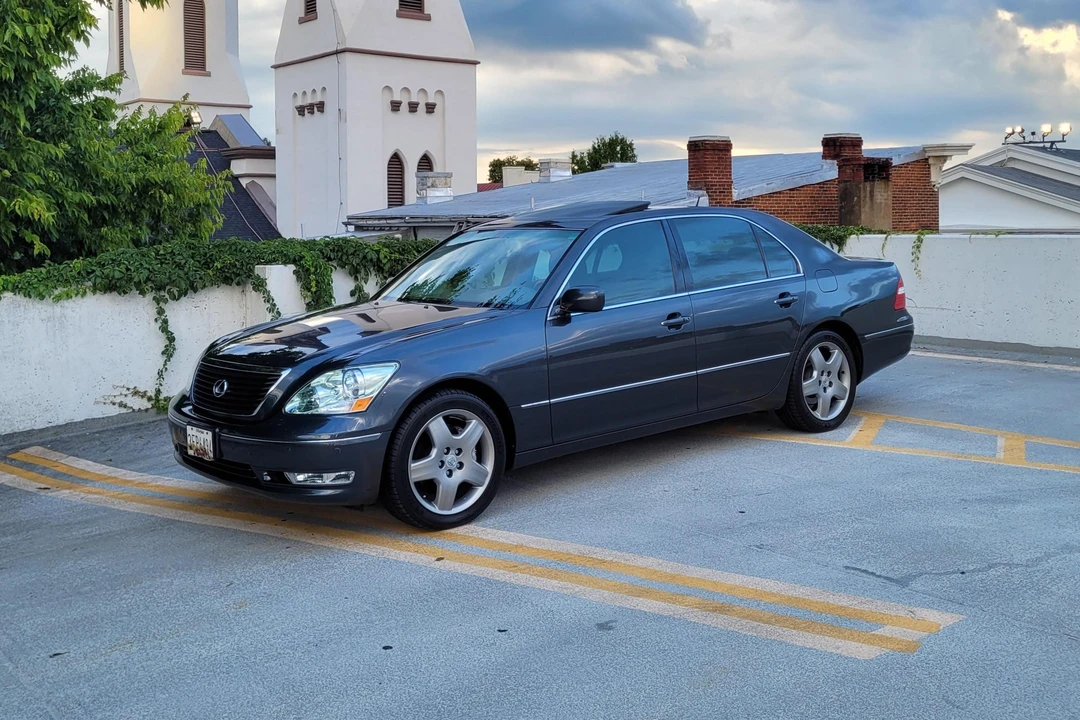 2005 Lexus LS 3rd Gen - Image 16 of 31