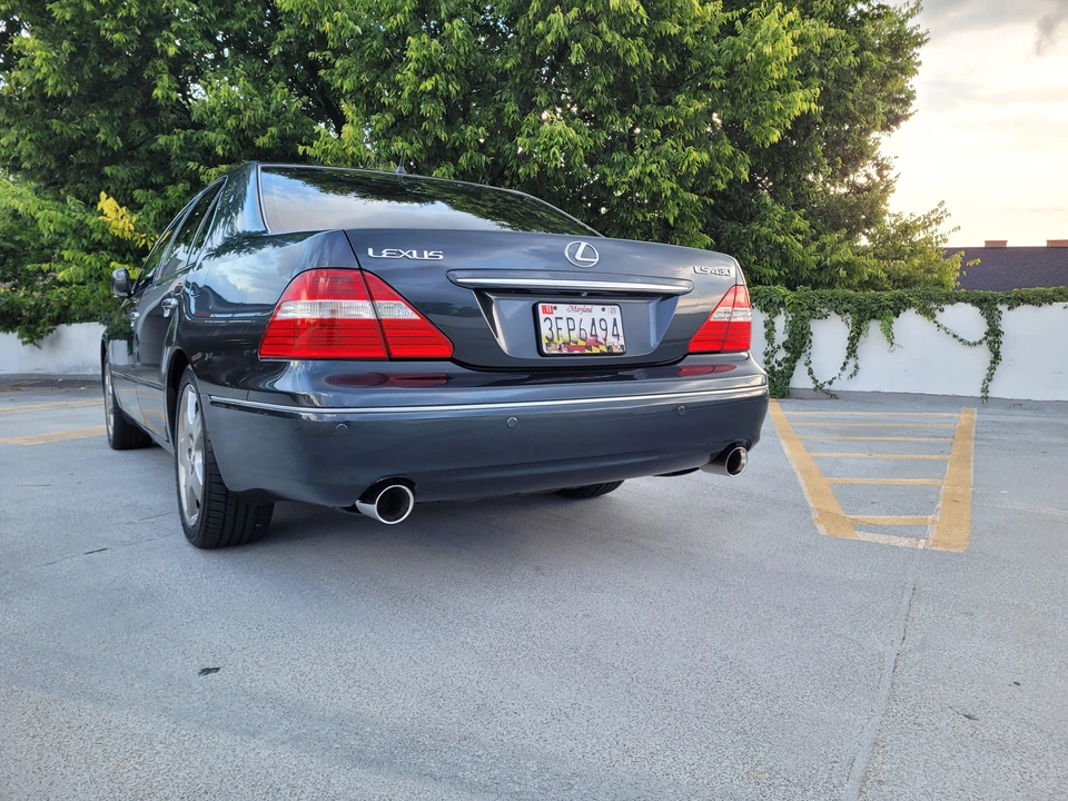 2005 Lexus LS 3rd Gen - Image 22 of 31