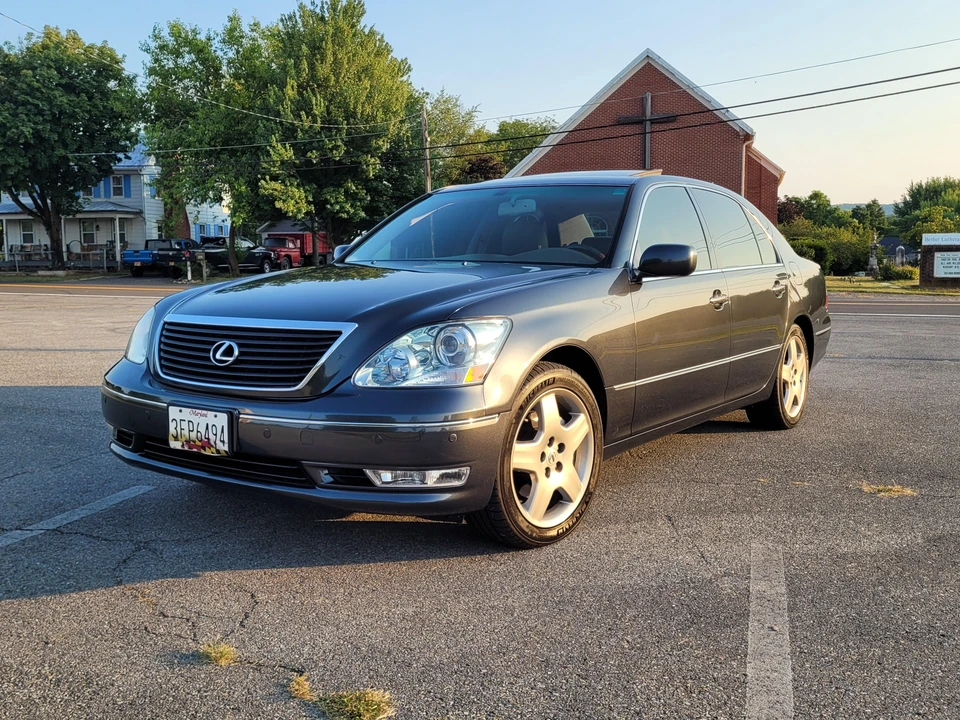 2005 Lexus LS 3rd Gen - Image 11 of 31