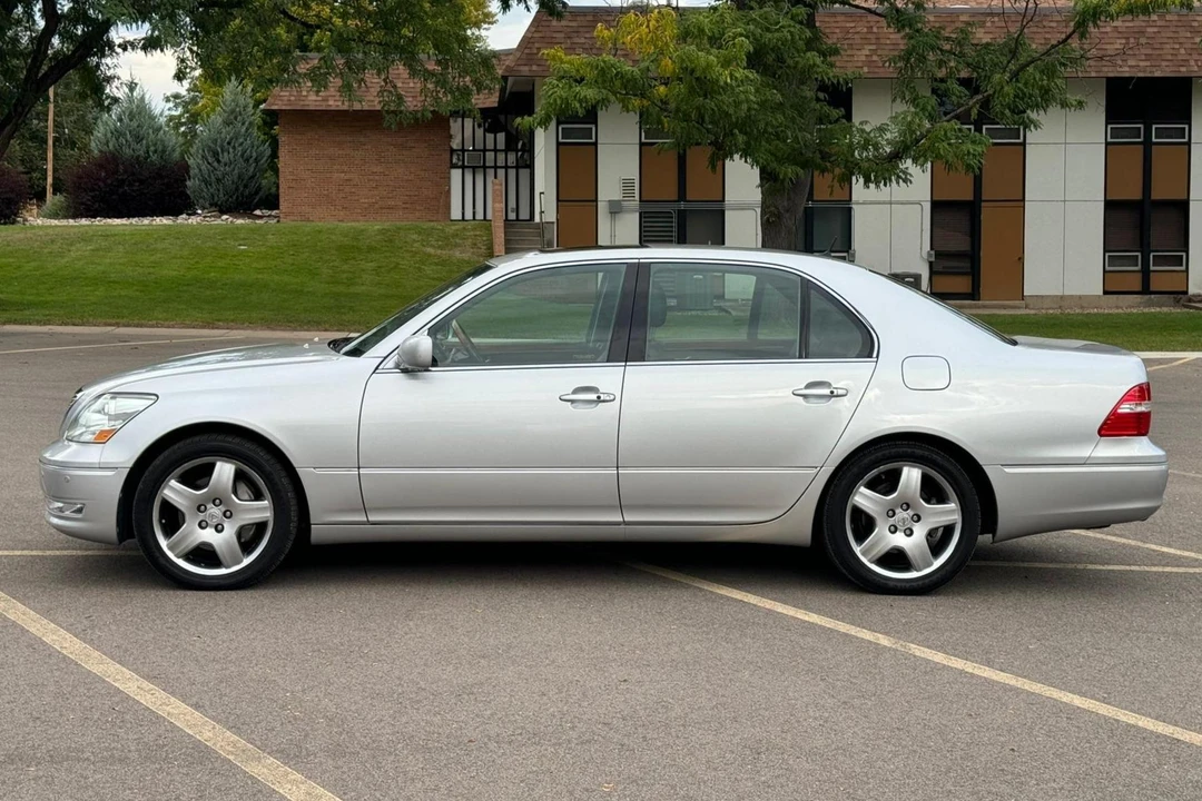 2005 Lexus LS 3rd Gen - Image 3 of 31