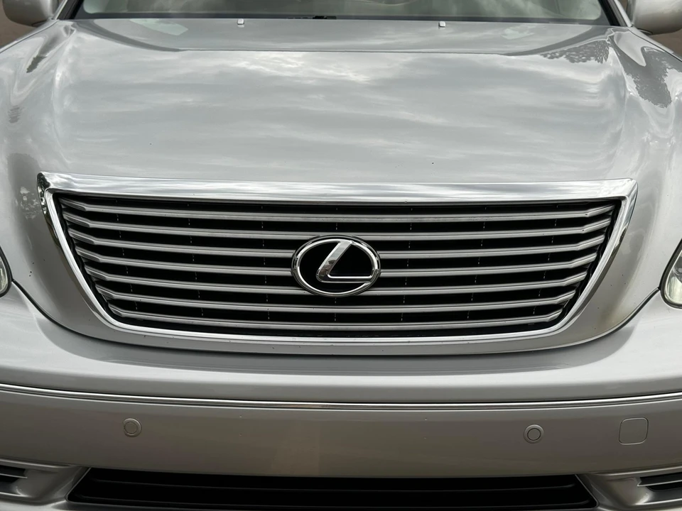 2005 Lexus LS 3rd Gen - Image 28 of 31