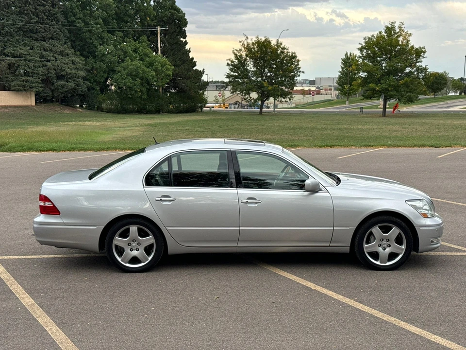 2005 Lexus LS 3rd Gen - Image 18 of 31