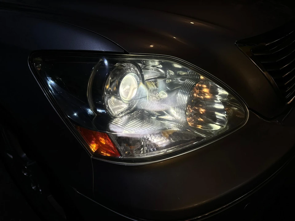 2005 Lexus LS 3rd Gen - Image 26 of 31