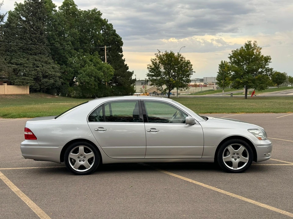 2005 Lexus LS 3rd Gen - Image 19 of 31