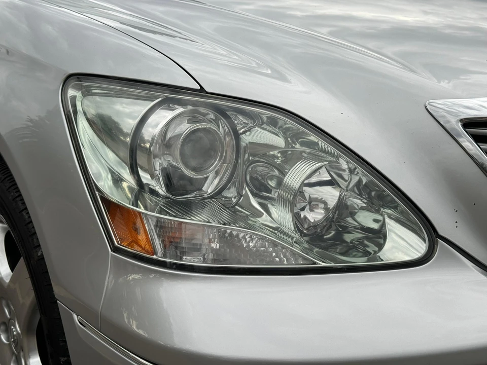 2005 Lexus LS 3rd Gen - Image 25 of 31