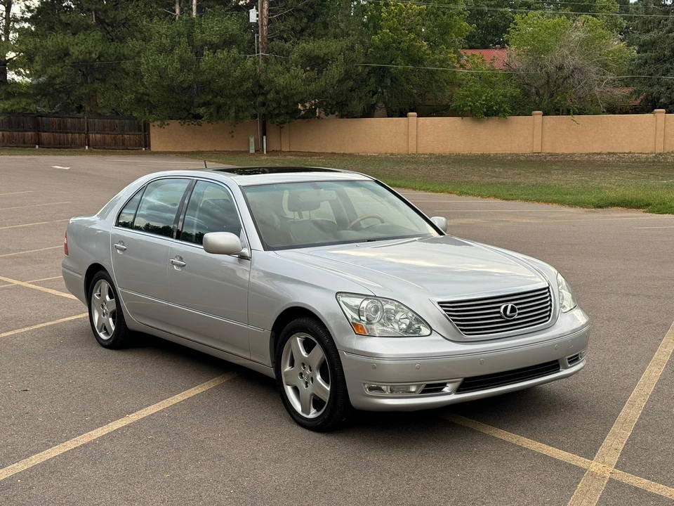 2005 Lexus LS 3rd Gen - Image 23 of 31
