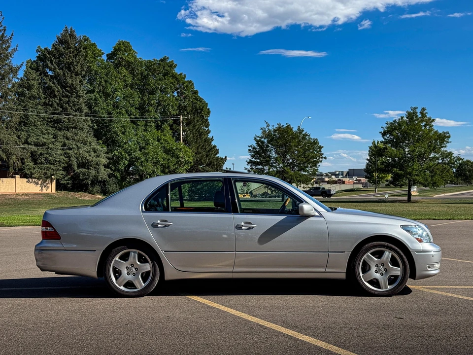 2005 Lexus LS 3rd Gen - Image 20 of 31