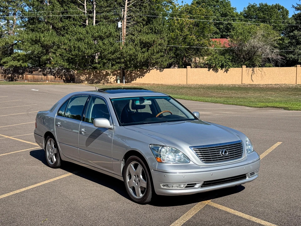 2005 Lexus LS 3rd Gen - Image 21 of 31